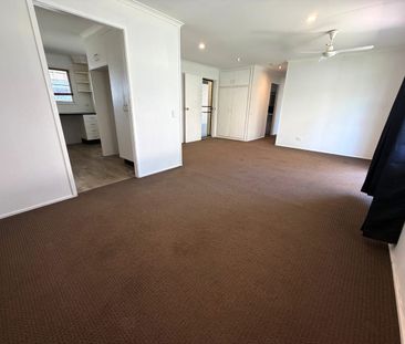 Comfortable 3-Bedroom Home with Refurbished Kitchen & Entertaining ... - Photo 2