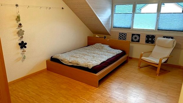 3½ Zimmer-Maisonettewohnung in Kollbrunn (ZH), möbliert - Foto 1