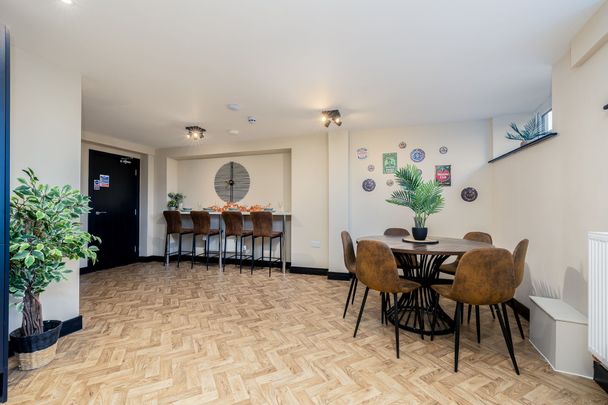 Crown House, Nuneaton, CV11 4BX - Photo 1