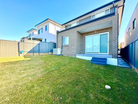 “Elegant 5-Bedroom Home for Rent with Modern Features and Spacious Backyard!” - Photo 3