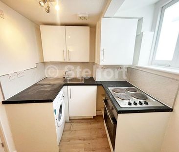 Colney Hatch Lane, N10, London - Photo 1