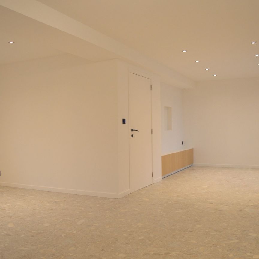 Gerenoveerde woning met tuin, garage en 3 slaapkamers in Bellegem - Photo 1