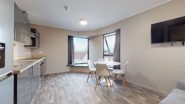 5 bedroom flat to rent - Photo 1