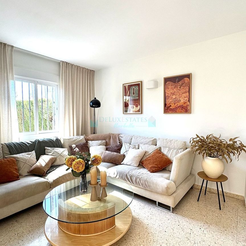 Villa for rent in Estepona - Photo 1