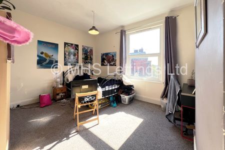 4 Bedroom Mid Terraced House for rent in Broomfield Terrace - Photo 3