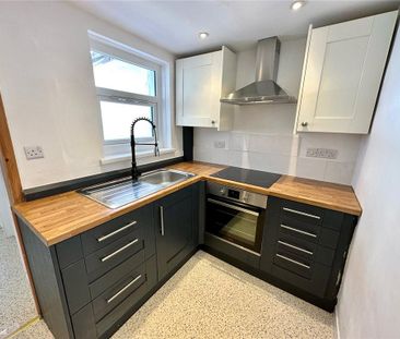 2 bedroom end of terrace house to rent - Photo 4