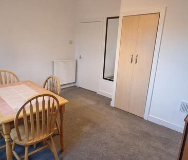 3 bedroom flat to rent - Photo 2