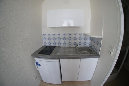 Location Appartement 1 pièce 14m² ANGERS 49100 - Photo 2