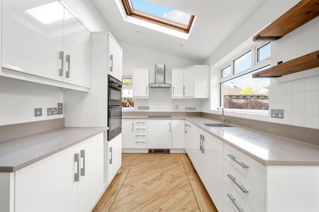 Brampton Gardens, HERSHAM VILLAGE, KT12 - Photo 5