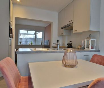 Knusse woning met 2 slaapkamers, terras en carport te huur! - Foto 1