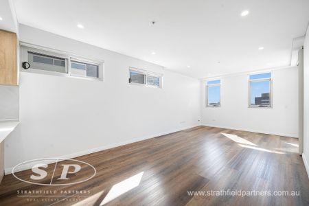 Luxury Two Bedroom Apartment, Level 3 - Photo 2