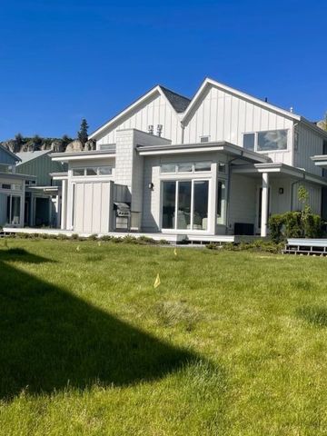 Lake Front Fully Furnished 3 Bedroom Home in Summerland - Photo 5