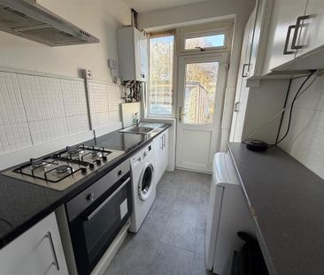 3 bedroom semi-detached house to rent - Photo 6