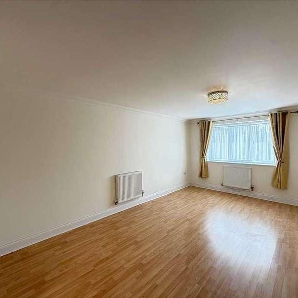 Westcliff On Sea, SS0 - Photo 1