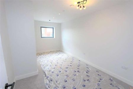 London Road, Hadleigh, Benfleet, Essex, SS7 - Photo 3