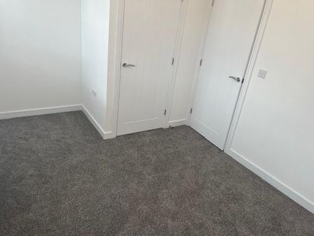 2 bedroom semi-detached house to rent - Photo 3