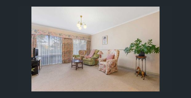 Spacious North facing townhouse - Photo 1