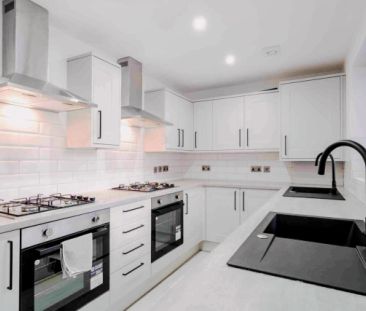 1 Beds 2 Baths - Photo 3