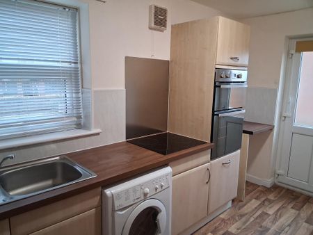 2 bedroom end of terrace house to rent - Photo 5