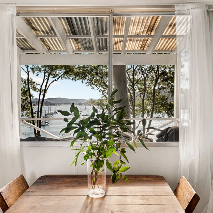 Charming Coastal Cottage - Photo 1