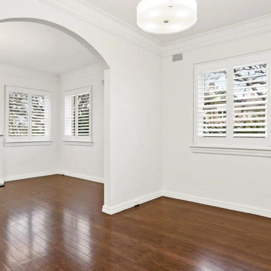 Large two bedroom apartment in Convenient Location - Photo 1