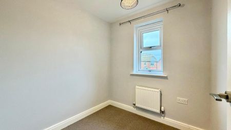 3 bedroom end of terrace house to rent - Photo 3