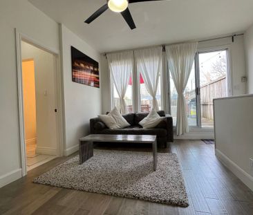 Toronto Furnished Rental - Elegant 1 Bed, 1 Bath with Patio and Air... - Photo 5