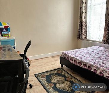 4 bedroom terraced house to rent - Photo 5