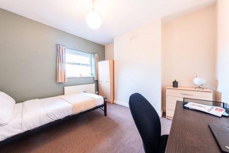 6 bedroom townhouse to rent - Photo 3