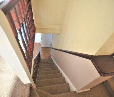 5 bedroom end of terrace house to rent - Photo 3