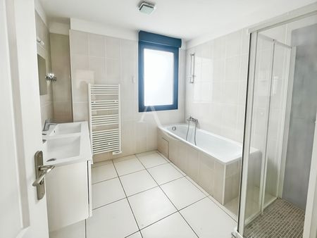 Location Maison 5 pièces 130m² - Photo 3