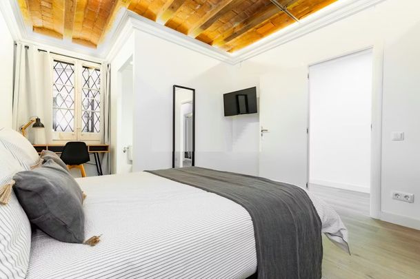 Carrer dAragó, Barcelona, Catalonia 08007 - Photo 1