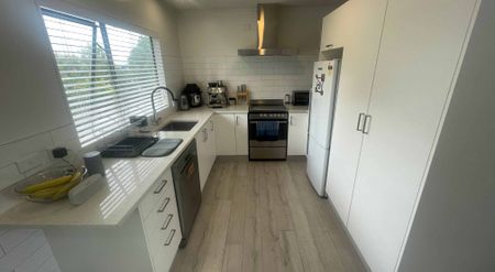 Stunning 3 Bedroom Home With Large Garage | Get In Quick! - Photo 3