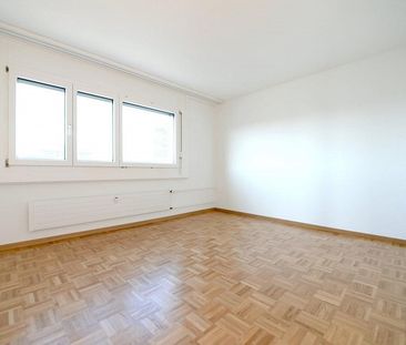 Sur les hauteurs de la Chaux-de-Fonds, ce 4.5 pièces vous attend ! - Photo 6