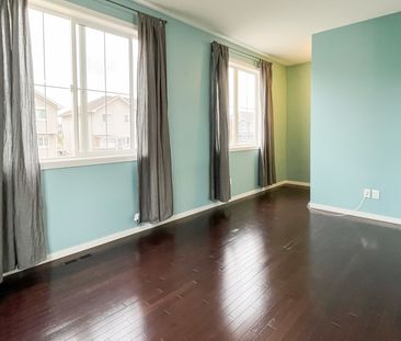 Bright And Spacious 3 Storey End Unit Townhouse With Modern Amenities. - Photo 6