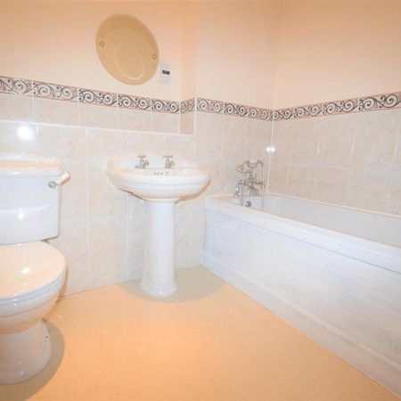 4 bedroom house to rent - Photo 3