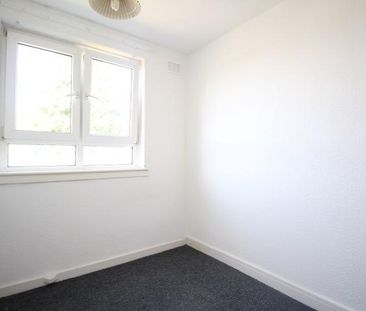 3 bedroom flat to rent - Photo 2