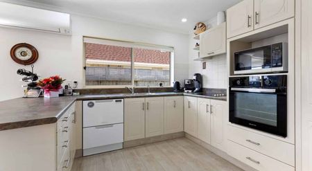 3 Bedrooms on Grable Court - Photo 5