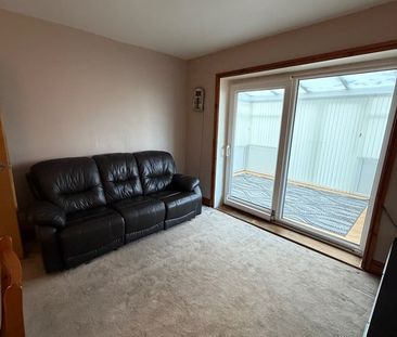 5 Bed Semi-Detached House, Newton Park View, LS7 - Photo 2