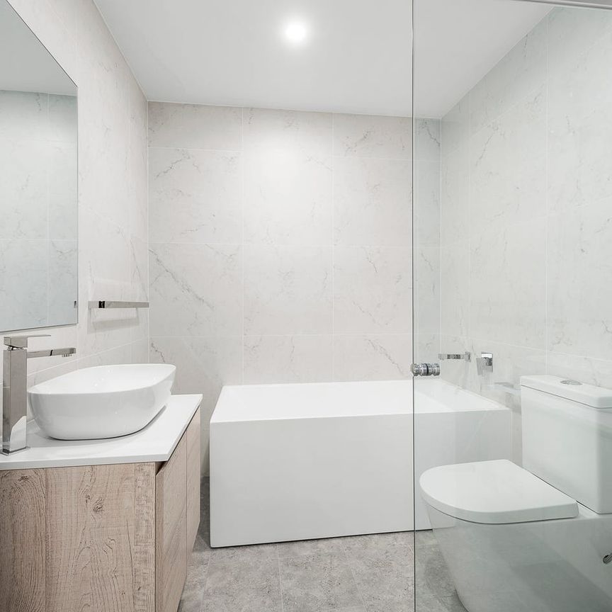 LUXURIOUS 2 BEDROOM APARTMENT - Photo 1