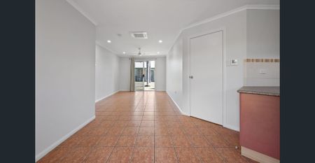 Tidy Unit in Central Location! - Photo 3