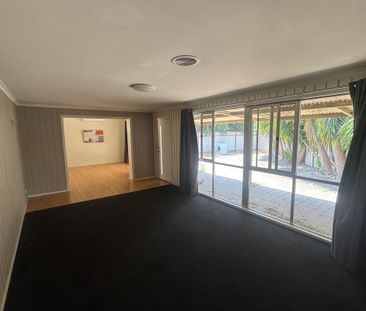 3 BEDOOM HOME NEXT TO BROKEN RIVER & RENOVATED KITCHEN! - Photo 2