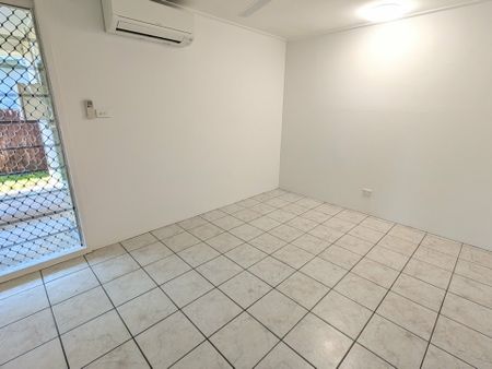 LOCATION!!! LOCATION!!!! - Photo 4