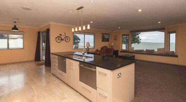 Pristine and Perfect Beachside Residence - Photo 1