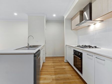 Low-Maintenance 3-Bedroom Home in Thriving Deanside Location - Photo 4