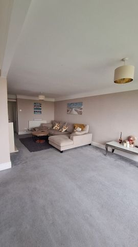 Weston Court, Burbo Bank Road South, ... - Photo 2