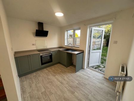 2 bedroom semi-detached house to rent - Photo 2