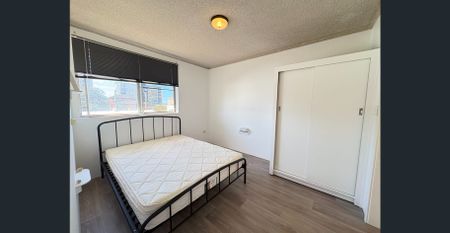 Newly refurbished fully furnished unit in the heart of Town! - Photo 2