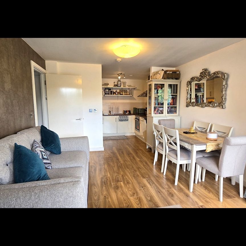 2 Bed Flat, Bartholomew House, W10 - Photo 1