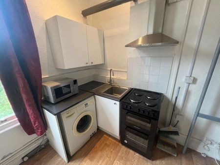 Studio Flat, Walm Lane, NW2 - Photo 2